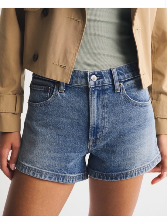 Abercrombie & Fitch Pants - NWT Abercrombie High rise 90s relaxed cutoff short